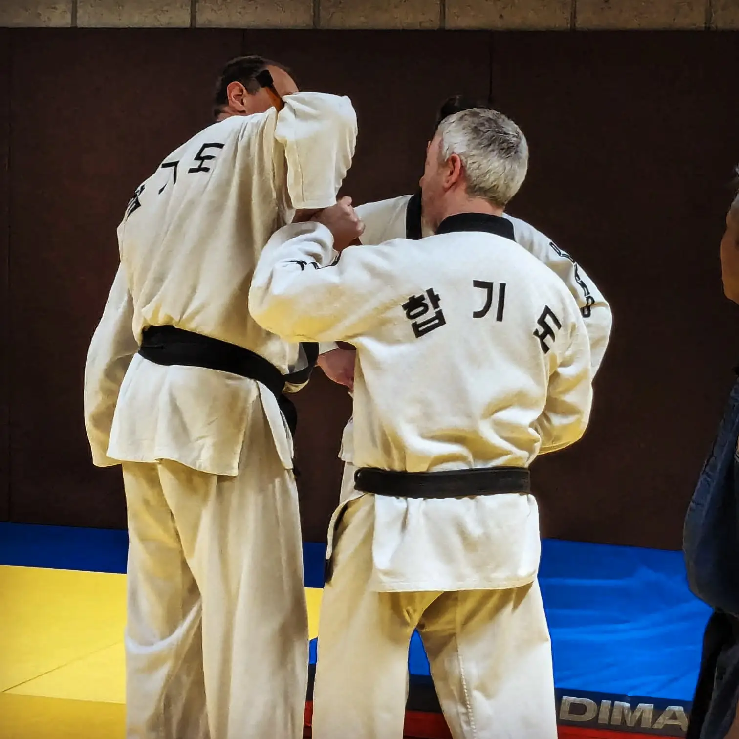 E97A85D4-2D4D-42F4-B24C-740E0ADBB294